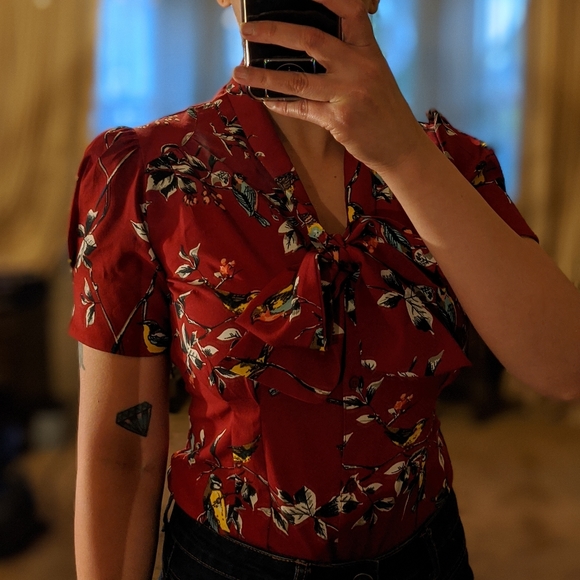 Hell Bunny Vixen cap sleeved button up top - Picture 1 of 4